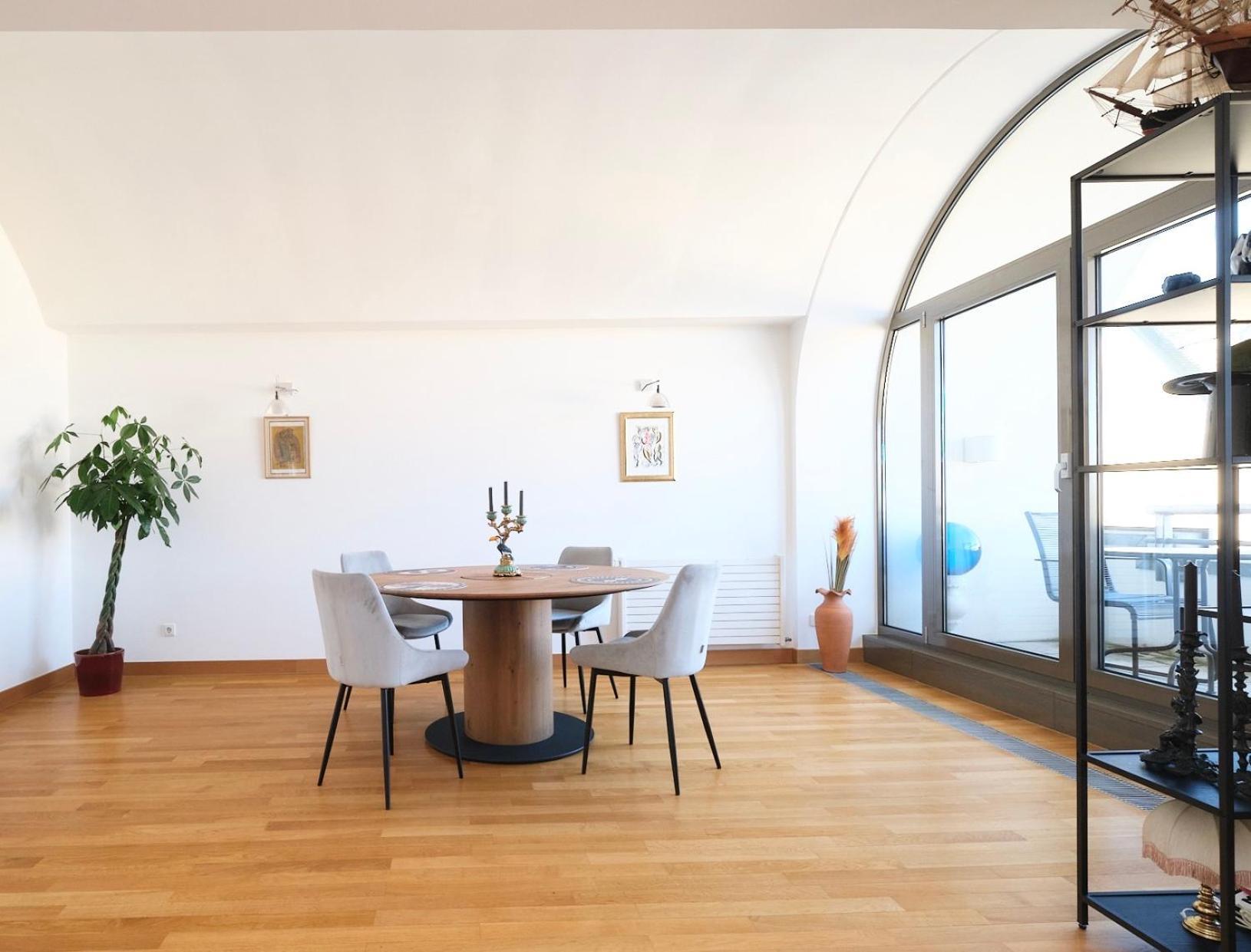 160m2 Penthouse In The Centre With A Balcony And The View